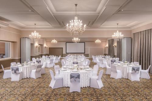 Holiday Inn - Johannesburg Sunnyside Park by IHGにあるビジネスエリアまたは会議室