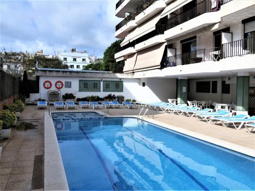 Estudio un solo ambiente céntrico muy cerca de la playa con piscina y terraza