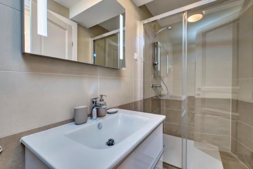 Ένα μπάνιο στο Apartments Alberta