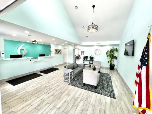 an office lobby with an american flag at Motel 6 Macon, GA I 475 in Macon
