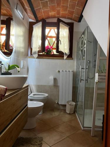 Bilik mandi di Alloggio la fattoria