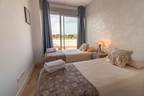 Posteľ alebo postele v izbe v ubytovaní RentitSpain Serena Playa Granada