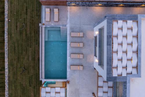 an overhead view of a building with a swimming pool at Sunny Drops Villas by Estia in Balíon