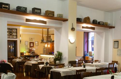 A restaurant or other place to eat at Albergo Santo Spirito