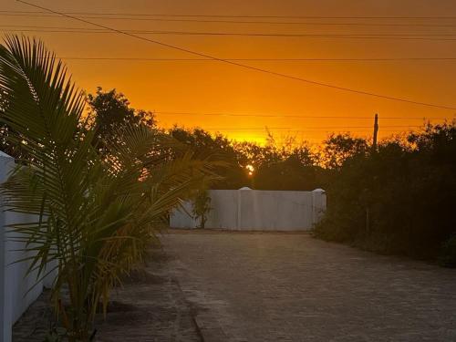 Alba o tramonto visti dall'interno dell'affittacamere o dai dintorni