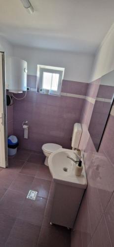 a bathroom with a white sink and a toilet at Casa Caraua in Greci