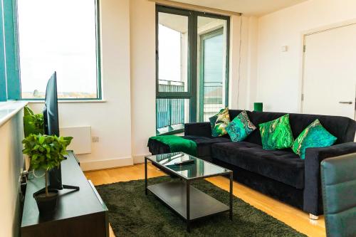 The Regency Suite - Modern 2-Bed 1-Bath Apartment tesisinde bir oturma alanı