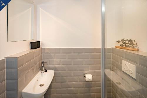 a bathroom with a shower and a toilet and a sink at Ahlbeck Remise Uppsala in Ahlbeck