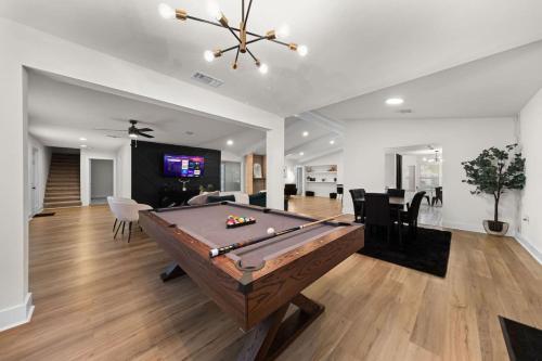 a living room with a pool table in it at Spacious 6 Bed House near Airport, Pet-Friendly, Close to AFB in San Antonio