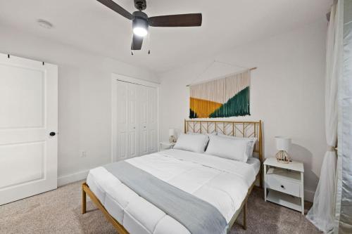 a bedroom with a bed and a ceiling fan at Spacious 6 Bed House near Airport, Pet-Friendly, Close to AFB in San Antonio