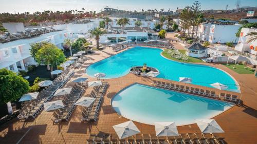 an overhead view of the pool at a resort at Labranda Bahía de Lobos in Corralejo