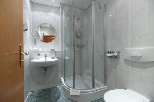 a bathroom with a shower and a toilet and a sink at Sonnenhotel Feldberg am See mit Schwimmbad, Sauna und Dampfbad in Feldberg