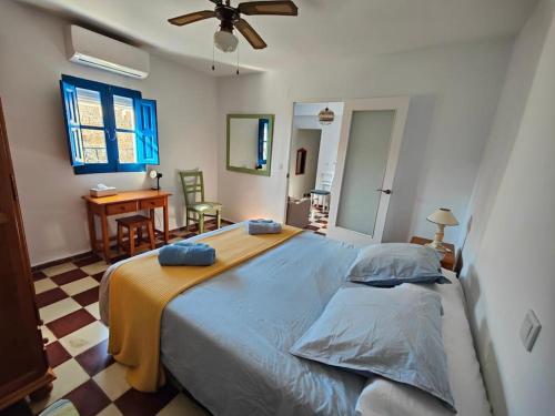 Postel nebo postele na pokoji v ubytování Maison Almuñecar centre ! vue mer château montagne