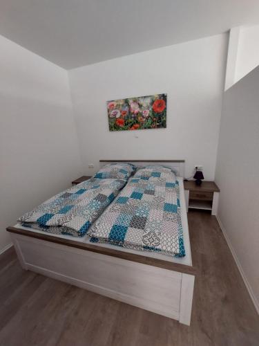 a bedroom with a bed with a quilt on it at Ferienwohnung Werra in Bad Karlshafen