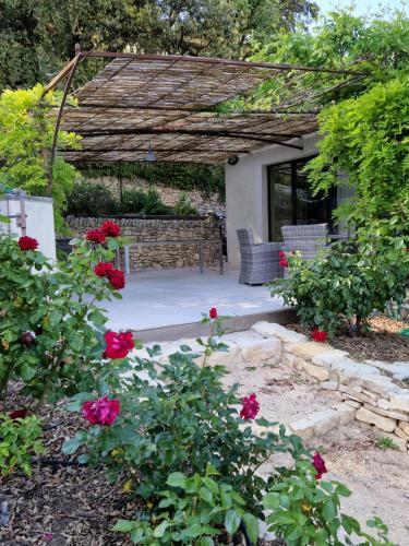 Photo de la galerie de l'établissement Le Mas des Roses, à Saint-Saturnin-lès-Apt