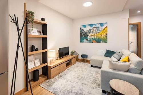 Μια τηλεόραση ή/και κέντρο ψυχαγωγίας στο OK home.