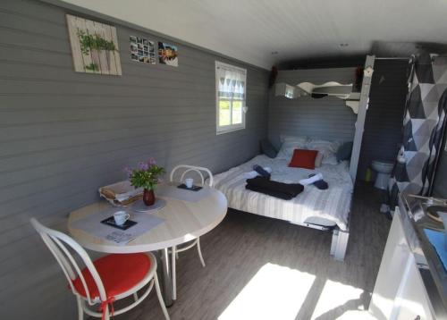 Photo de la galerie de l'établissement La roulotte du bois du fil, à Vassonville