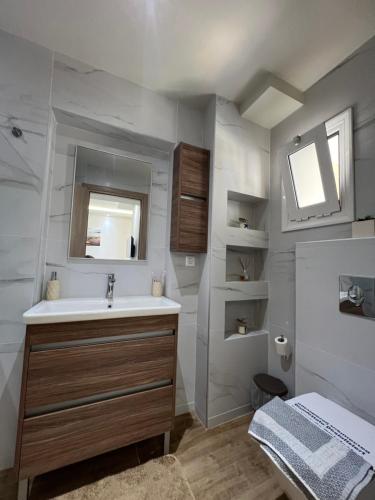 Vonios kambarys apgyvendinimo įstaigoje Sea View Apts & Suites by Pachiplex