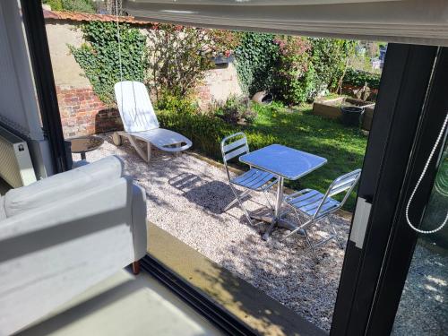 Photo de la galerie de l'établissement Appartement de charme et jardin, à Bihorel