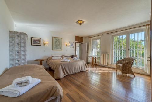 a bedroom with two beds and a large window at La Gaviota in San Carlos de Bariloche