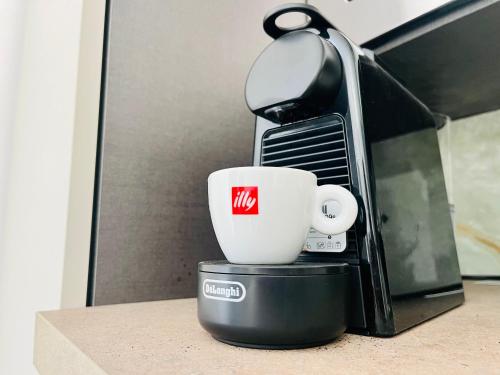 a coffee cup sitting on top of a microwave at MAVÌ in Leverano