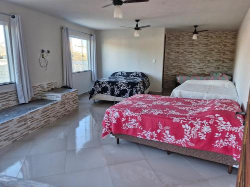 a bedroom with two beds in a room at Suite para familia! in Saquarema