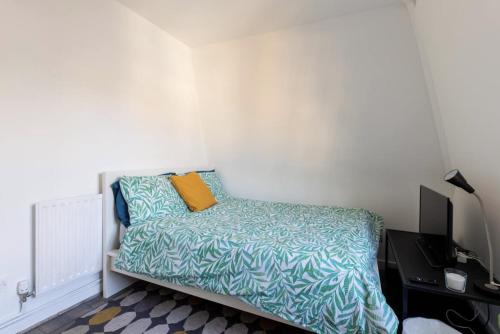 Легло или легла в стая в Private bedroom in London Euston