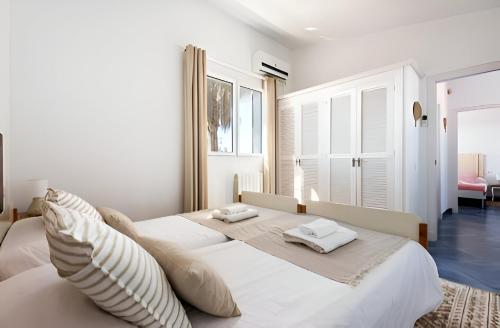 Ένα ή περισσότερα κρεβάτια σε δωμάτιο στο Villa Roxana