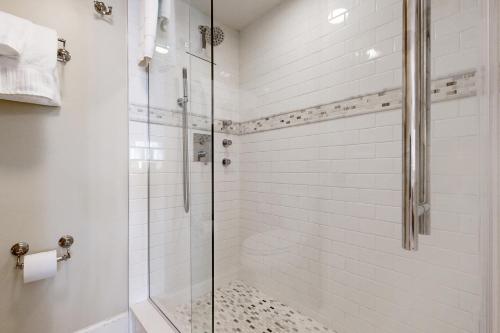 Koupelna v ubytování Updated, ground-floor condo in Amelia Island Plantation with patio & pool access