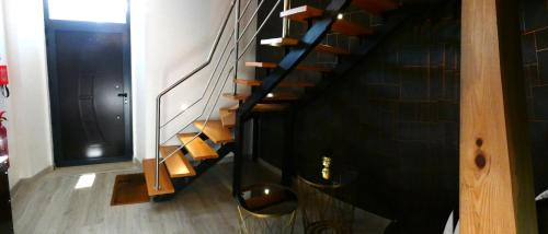 a staircase in a house with a black wall at Pinhal Litoral in Marinha Grande