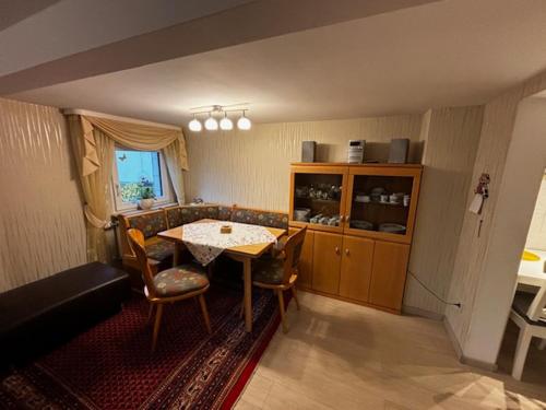 a dining room with a table and chairs in a room at Ferienwohnung Laurentius in Rennerod