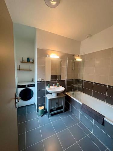 Salle de bains dans l'établissement Le beauplex, entre port et mer