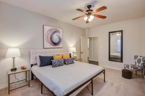 a bedroom with a bed and a ceiling fan at Tomball Fall Special Pets allowed in Tomball