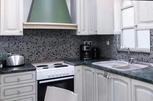 Η κουζίνα ή μικρή κουζίνα στο Kouros Cozy Home