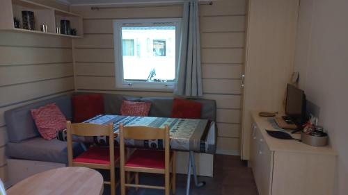 Imagen de la galería de Mobil-House 2 chambres Saint-Chéron, en Saint-Chéron