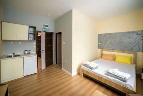 a small bedroom with a bed and a kitchen at Noble House in Kriva Palanka