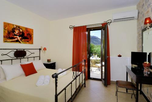 Postel nebo postele na pokoji v ubytování Byzantinon Hotel