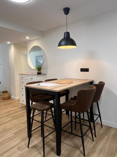 a dining room with a table and chairs at CENTRO GIJON CABRALES 31 in Gijón