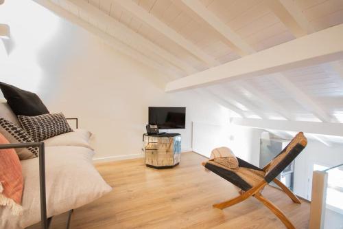 a living room with a couch and a chair at Apartamento Porta14 4 in Chaves