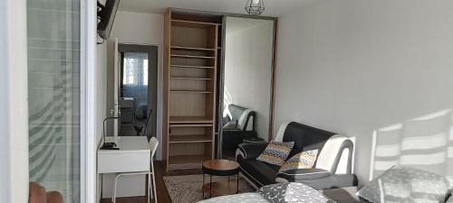 Gallery image of Chambre cosy pour nuit agréable in Melun