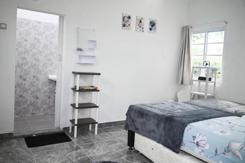 Ένα ή περισσότερα κρεβάτια σε δωμάτιο στο Fanda Home Syariah