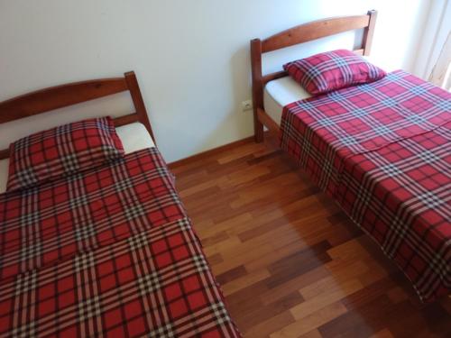 Postel nebo postele na pokoji v ubytování Funchal, Santa Cruz, Shared Room, Costa Lodges