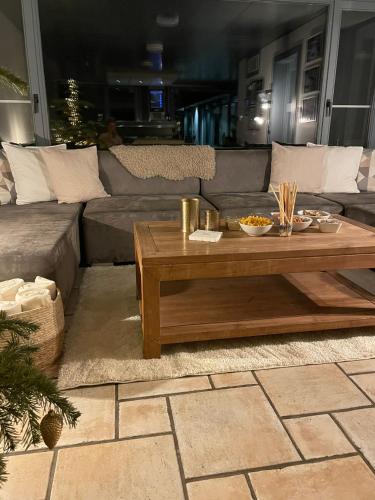 a living room with a couch and a coffee table at René in Lichtervelde