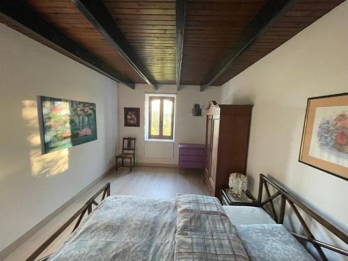 Ένα ή περισσότερα κρεβάτια σε δωμάτιο στο Las Vignes - Où le calm apaise l'âme