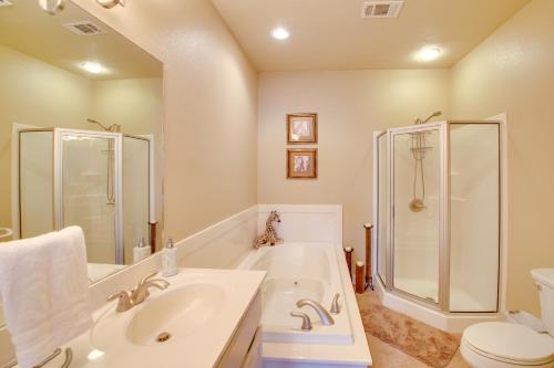 a bathroom with a shower and a sink and a toilet at Hot Springs Condo on Lake Hamilton with Pool Access in Hot Springs