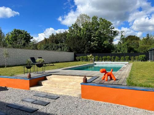Photo de la galerie de l'établissement Villa d’architecte avec piscine à 5mn du Futuroscope, à Jaunay-Clan