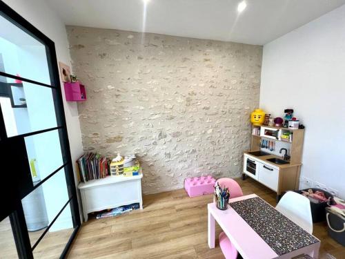 Photo de la galerie de l'établissement Villa d’architecte avec piscine à 5mn du Futuroscope, à Jaunay-Clan