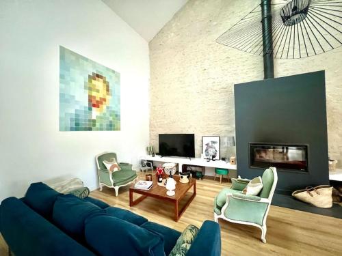 Photo de la galerie de l'établissement Villa d’architecte avec piscine à 5mn du Futuroscope, à Jaunay-Clan