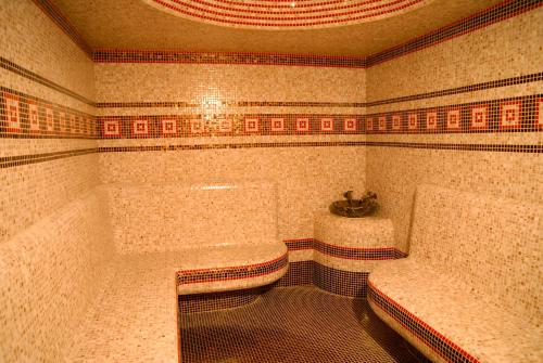 Kúpeľňa v ubytovaní 7 Days Hotel Kamyanets-Podilskyi