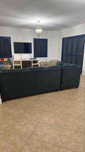 a living room with a couch and a television at Igaratá Beach Casa em Igaratá Pé na água in Igaratá